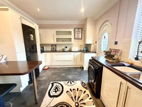 2 bed Terraced for sale Image 3