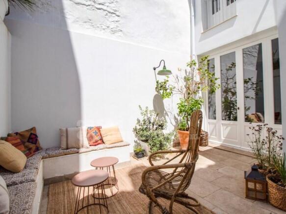 House with patio in Alaior centre