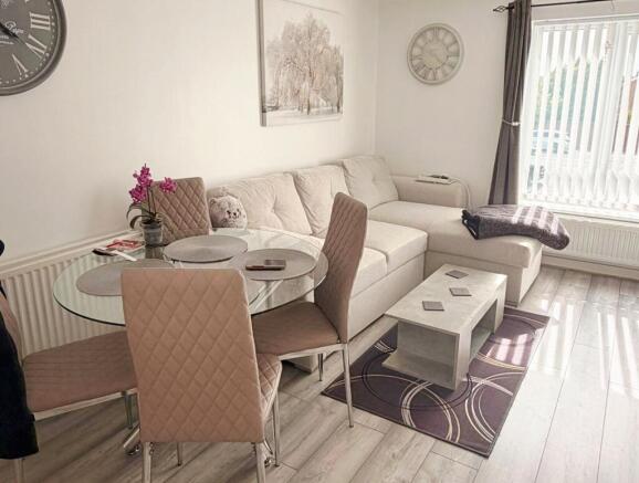 2 bed Flat for sale Image 5