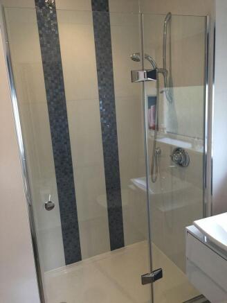 Guest en-suite 3