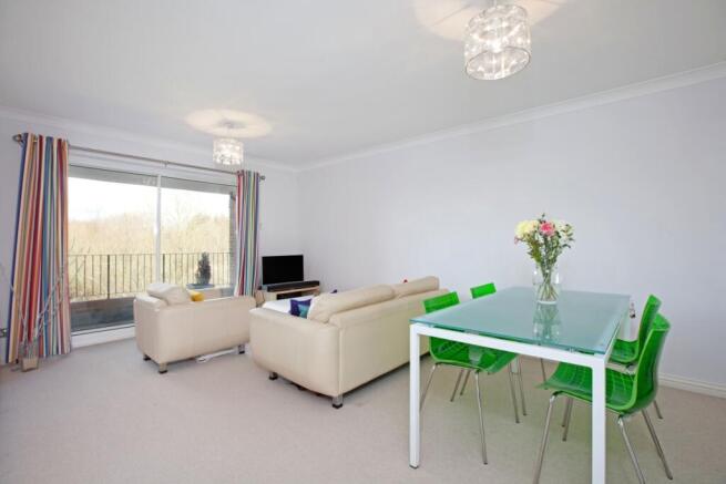 32 Salter Close 1...