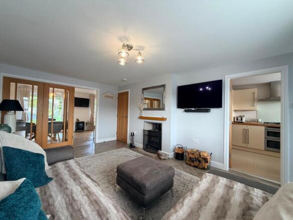 4 bed Semi-Detached for sale Image 6