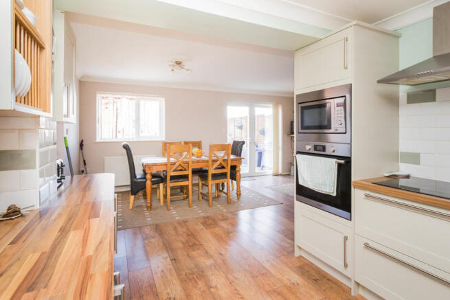 Kitchen/Breakfast...