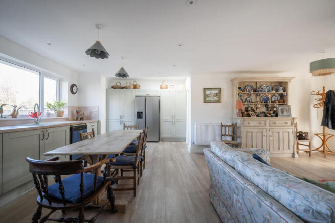 Kitchen/Dining Area