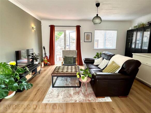 3 bed Terraced to rent Image 2