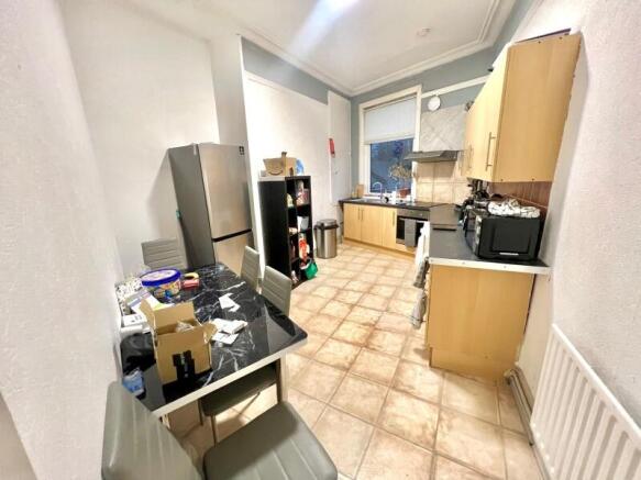 3 bed Flat to rent Image 5