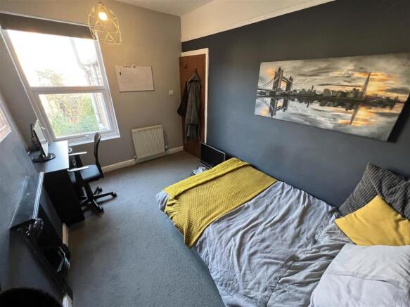 Bed 3.jpg