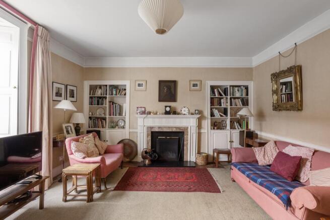 6 bed House for sale Image 11