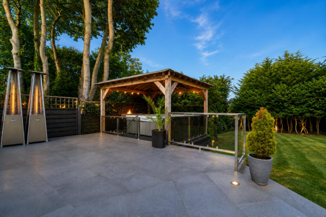 5 bed Detached for sale Image 4