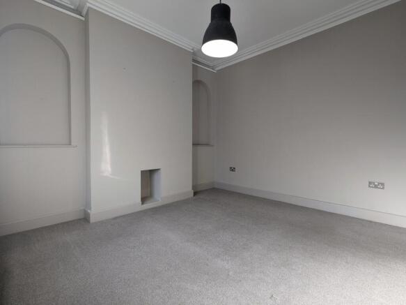 3 bed Terraced to rent Image 6