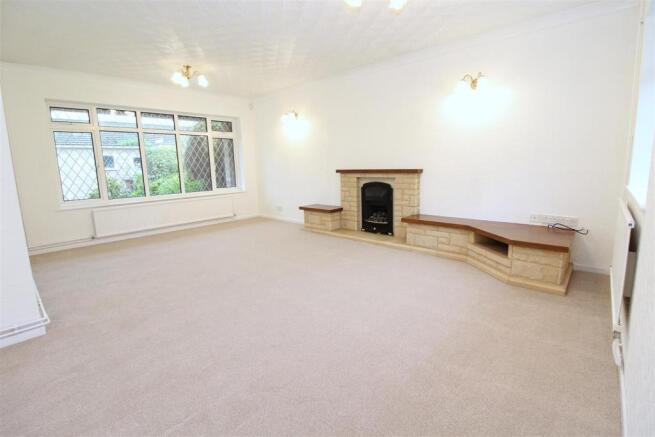009 Sewell Close - Living Room - 7.JPG