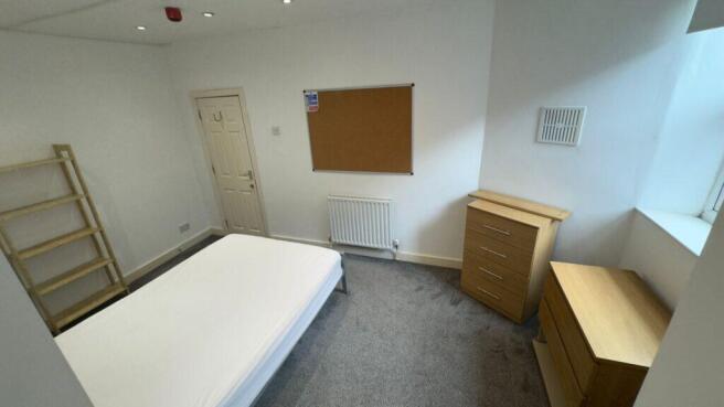 5 bed Terraced to rent Image 6