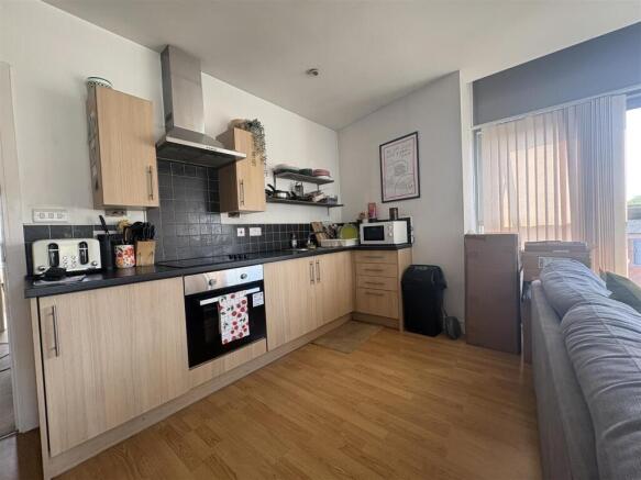 2 bed Flat to rent Image 7