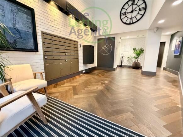 Manhattan Building - Communal Entrance