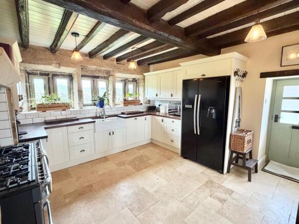 4 bed Semi-Detached for sale Image 6