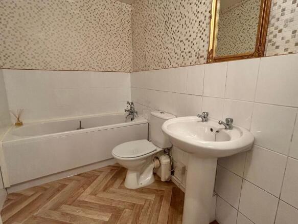 4 bed Detached Bungalow for sale Image 11