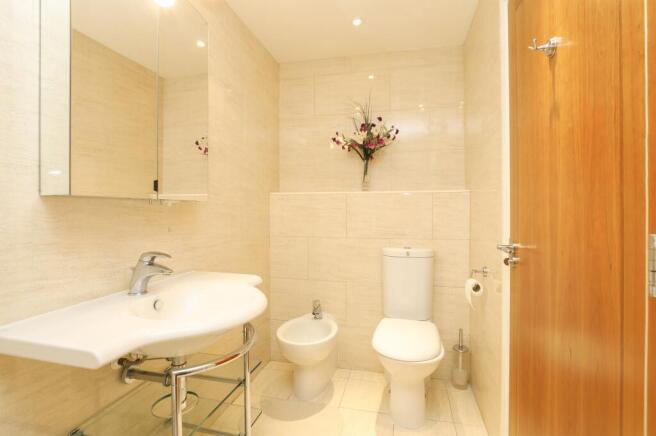 2 bed Flat for sale Image 11