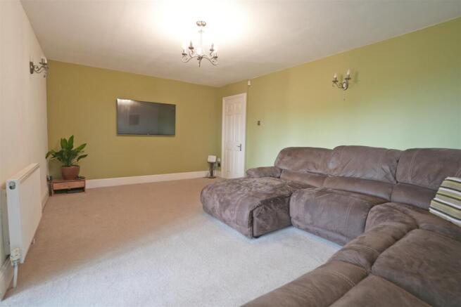 4 bed Detached for sale Image 8