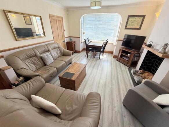 Lounge/Dining Room