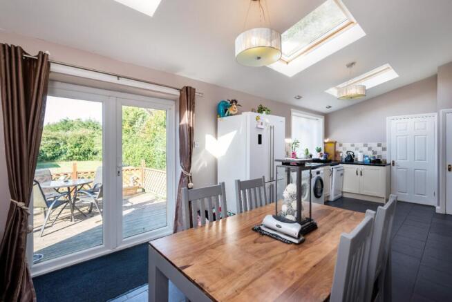 3 bed Detached to rent Image 5