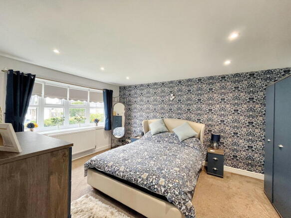 2 bed Semi-Detached Bungalow for sale Image 8