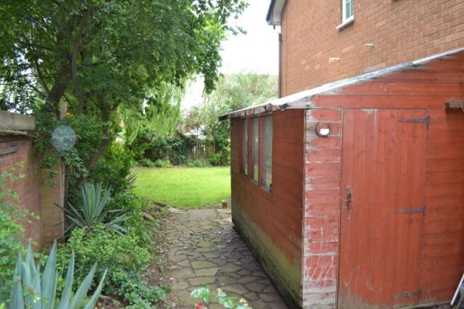 SIDE GARDEN