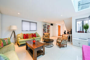 1b, West Hampstead Mews, London NW6 3BB