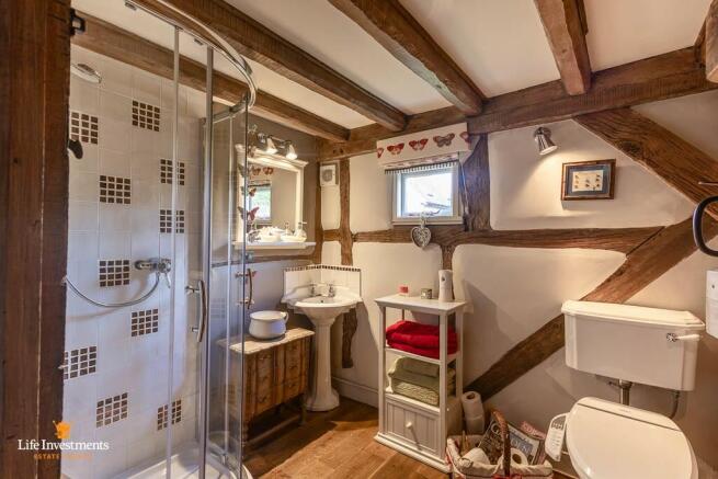 D/Stairs Shower Room