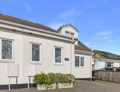 Rose-An-Grouse, Canonstown - Quality semi-detached dormer bungalow