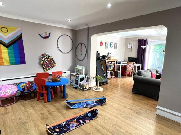 Tiverton Road, Basingstoke, Hampshire, RG23 photo 4