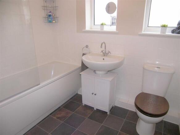 BATHROOM / WC