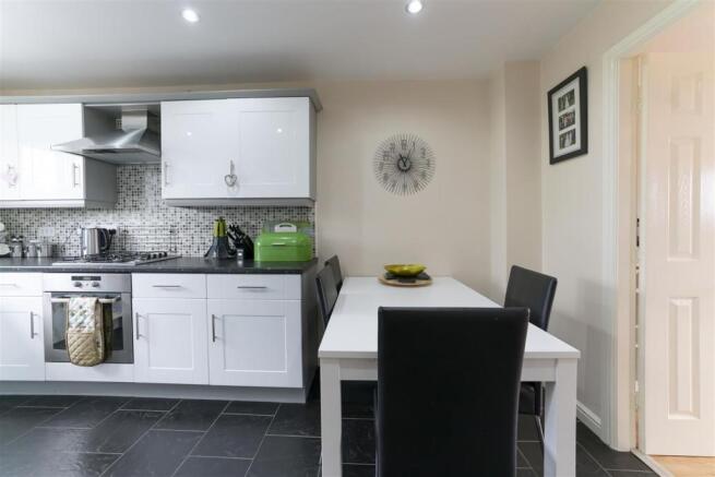 Kitchen 2.jpg