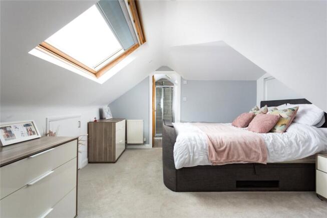 4 bed Detached for sale Image 11
