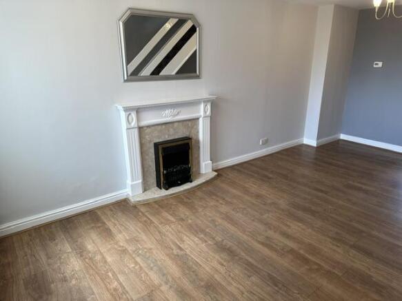 2 bed Terraced to rent Image 7