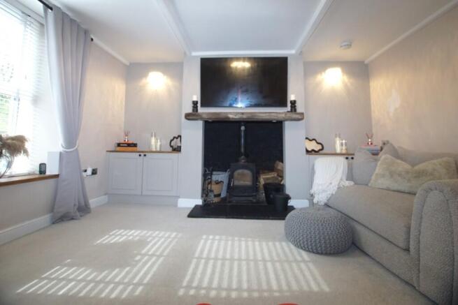 *STUNNING* Primrose Lane, Glossop, Derbyshire, SK13 8EW photo 3