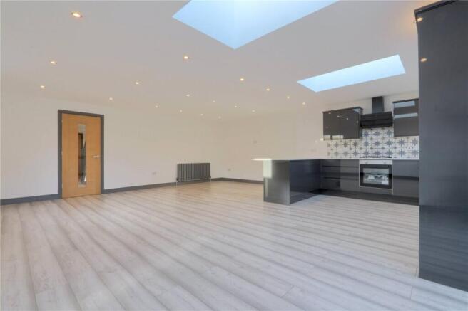 4 bed Bungalow for sale Image 4
