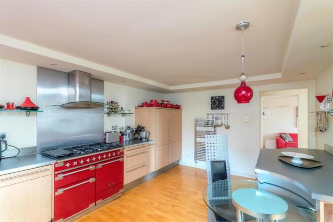 3 bed Apartment for sale Image 9