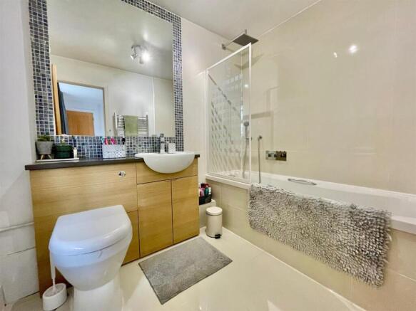 Bantam Cottage Bathroom.jpg