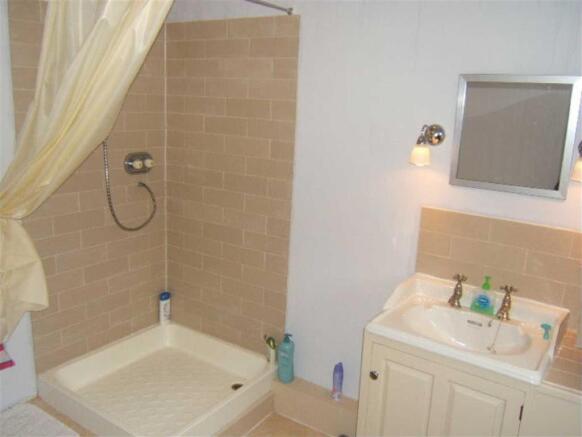 SHOWER ROOM