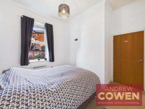 2 bed Flat for sale Image 7