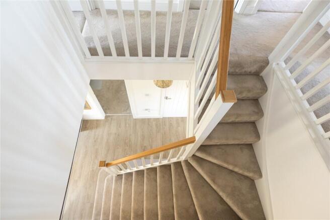 5 bed Detached for sale Image 11