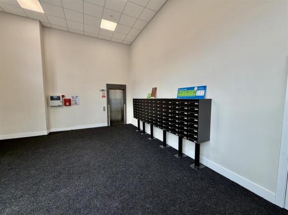 1 bed Apartment to rent Image 12
