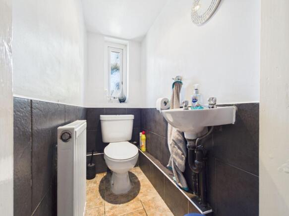 5 bed Detached for sale Image 12