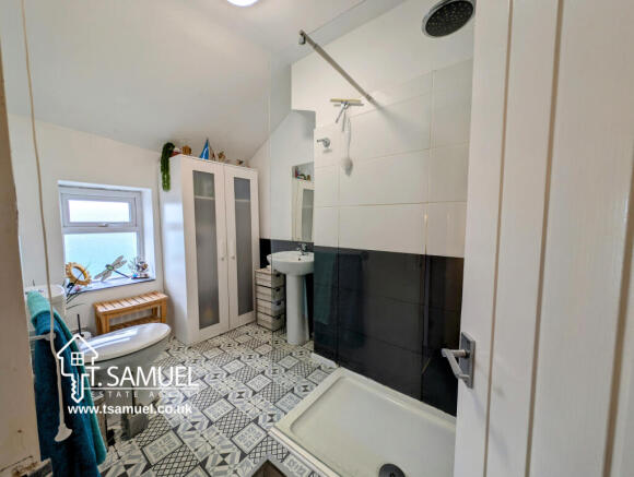 Upstairs bathroom
