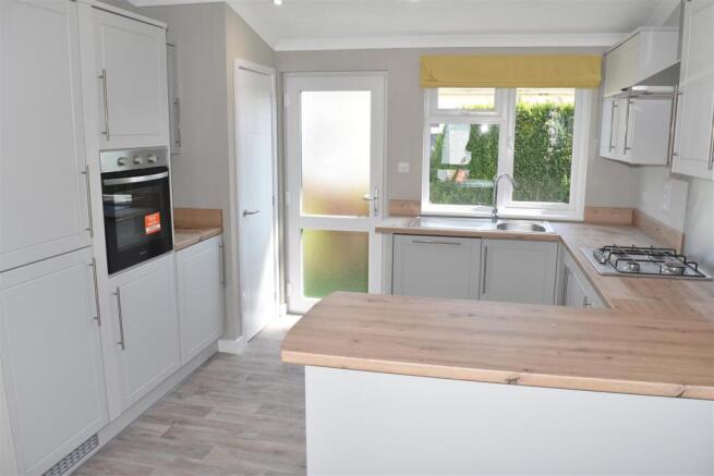 2 bed Park Home for sale Image 5