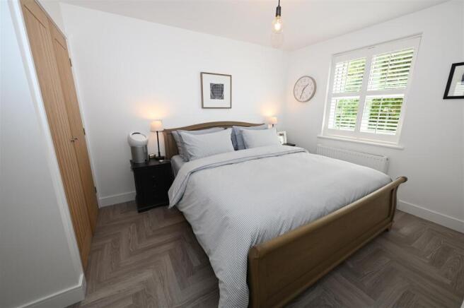 4 bed Detached for sale Image 11