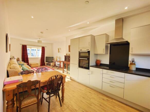 Kitchen/Dining Area