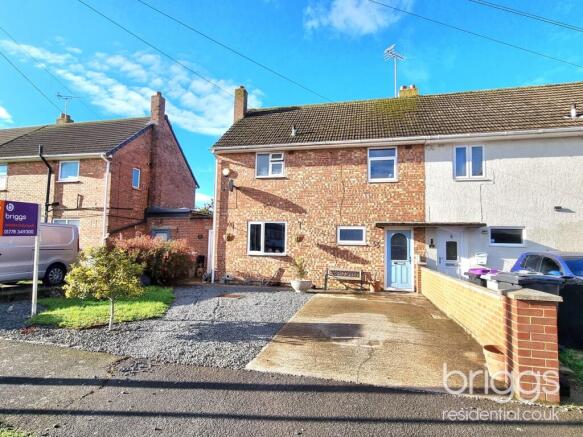 3-bed semi-detached on Lancaster Way, Market Deeping, PE6, £200,000