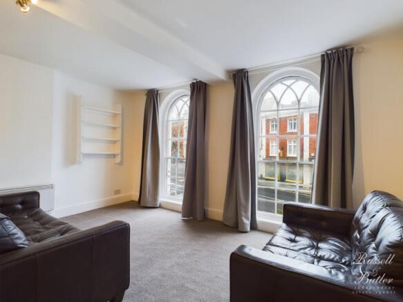 CAM01995G0-PR0251-STILL008