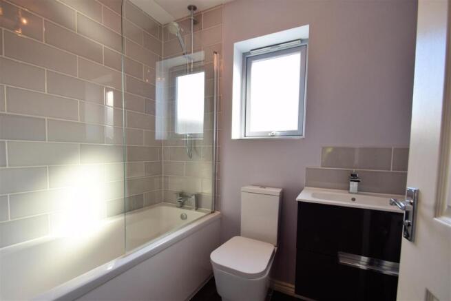 Family bathroom.JPG